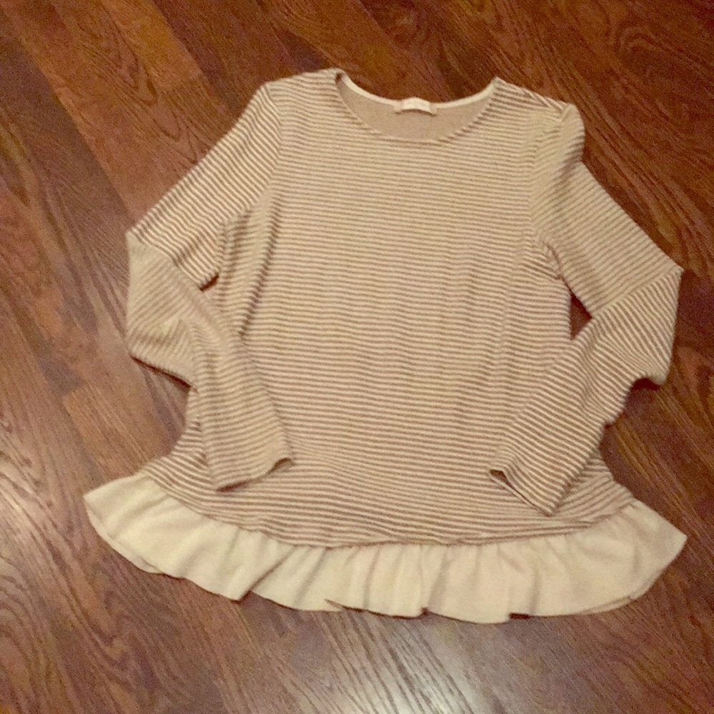 Long sleeve ruffle bottom top